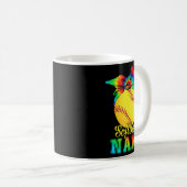 Frauen Softball Nani Gefärbte Krawatte Softball Mo Kaffeetasse (VorderseiteRechts)