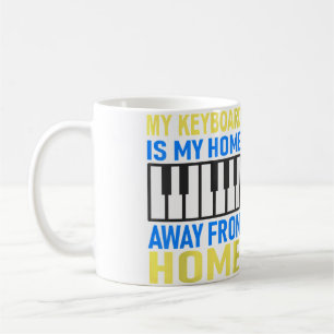 Frauen spielen Klavier und Keyboards Kaffeetasse