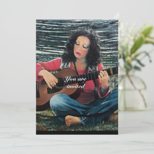 Frauen spielen Musik mit akustischer Gitarre Einladung (Stehend Vorderseite)