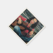 Frauen spielen Musik mit akustischer Gitarre Serviette (Ecke)