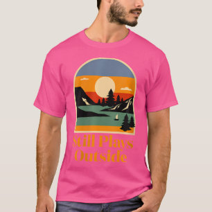 Frauen spielen noch außerhalb des Camping Summer C T-Shirt
