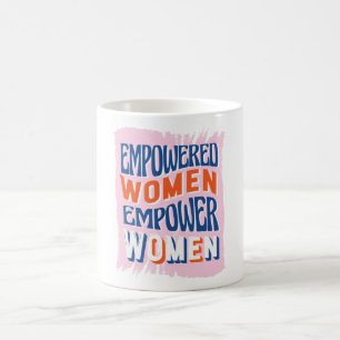 Frauen stärken kaffeetasse
