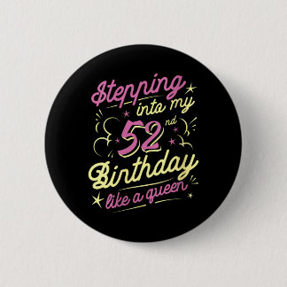 Frauen steigen in den Geburtstag ein Button