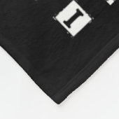 Frauen tragen ein Lila Geschenk für die Überlebens Fleecedecke (Ecke)