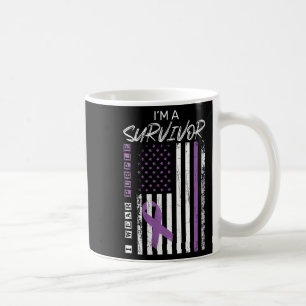 Frauen tragen ein Lila Geschenk für die Überlebens Kaffeetasse