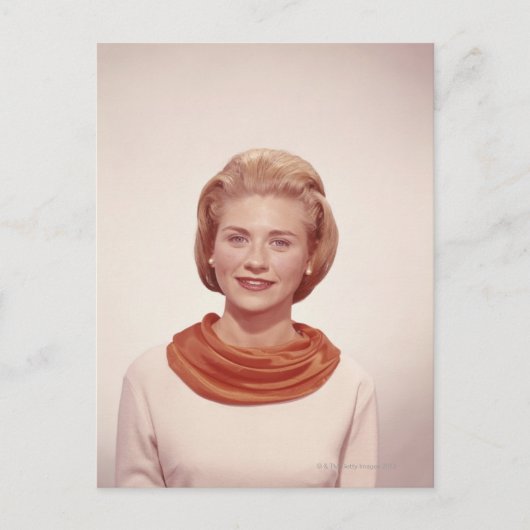 Frauen-tragender Schal Postkarte (Vorderseite)