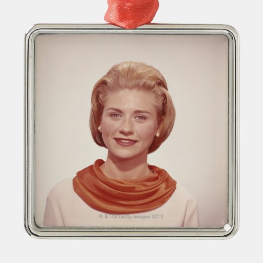 Frauen-tragender Schal Silbernes Ornament (Vorne)