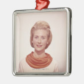 Frauen-tragender Schal Silbernes Ornament (Links)