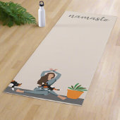 Frauen üben sich in der Meditation mit Katzen Yogamatte