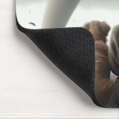 Frauen und Hunde sehen einen Tornado Mousepad (Ecke)