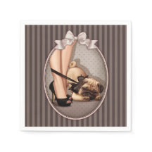 Frauen und Mops Welpe