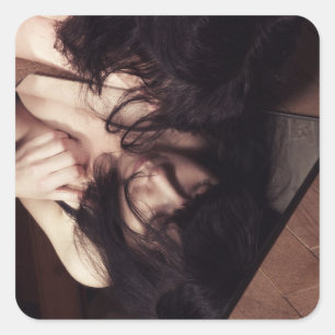 Frauen und Spiegel Quadratischer Aufkleber