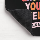 Frauen verschenken Ihren Gefühlen Halloween School Mousepad (Ecke)