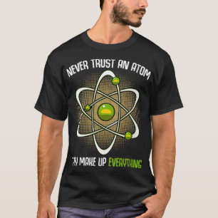 Frauen vertrauen nie einem Atom Science Scientist T-Shirt