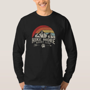 Frauen Wandern Berg Retro Wanderung Weniger Sorgen T-Shirt