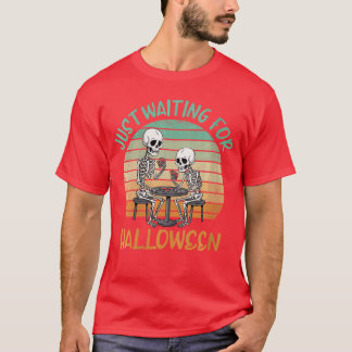 Frauen warten nur auf Halloween-Skelett d Spiel  T-Shirt
