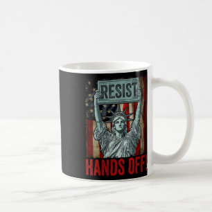 Frauen widerstehen der Freiheitsstatue Kaffeetasse