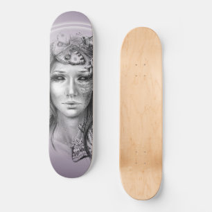 Frauenporträt mit Motten Surrealistische dunkle Fa Skateboard