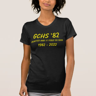 Frauenschwarz aus wiedervereinigten T - Shirt