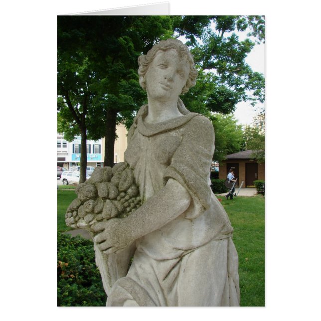 Frauenstatue (Vorne)