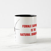 FRAUENÜBERLEBUNG IST DIE NATÜRLICHE LEBENSORDNUNG ZWEIFARBIGE TASSE (Mittel)