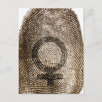 Frauenzeichen beim Daumenabdruck Postkarte