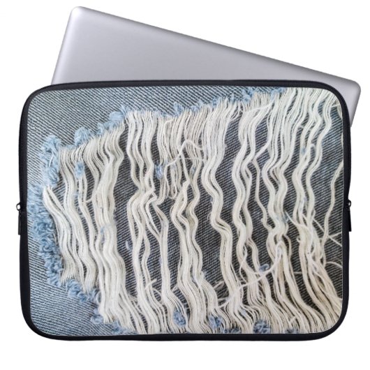 Frayed Blue Jean Hole Laptopschutzhülle (Vorderseite)