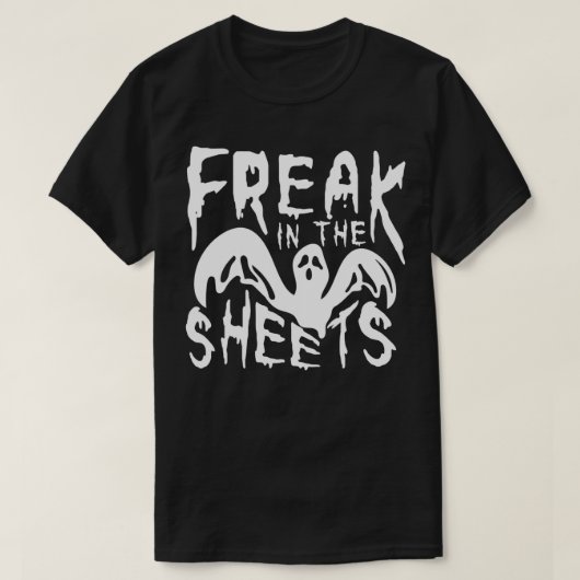Freak in den Blättern Funny Bedsheet Ghost Hallowe T-Shirt (Design vorne)