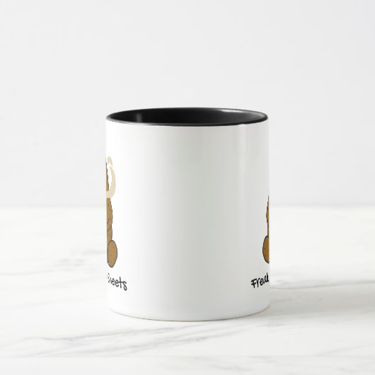 Freak in den Blättern - witziger Schlamm trinkt Ka Tasse (Zentrum)