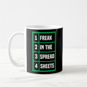 Freak in den Tabellenkalkulationen Excel-Blatt Off Kaffeetasse