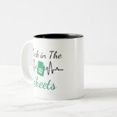 Freak in Sheets - Funny Acountant Zweifarbige Tasse (Vorderseite Links)