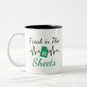 Freak in Sheets - Funny Acountant Zweifarbige Tasse