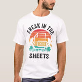 FREAK IN THE SHEETS SASQUATCH RETRO SUNSET T-Shirt (Vorderseite)