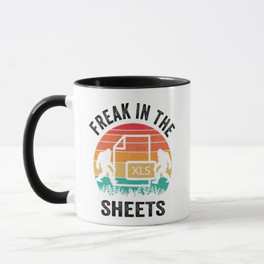 FREAK IN THE SHEETS SASQUATCH RETRO SUNSET TASSE (Links)