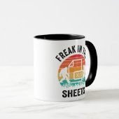 FREAK IN THE SHEETS SASQUATCH RETRO SUNSET TASSE (VorderseiteRechts)