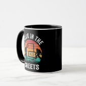 FREAK IN THE SHEETS SASQUATCH RETRO SUNSET TASSE (Vorderseite Links)