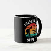 FREAK IN THE SHEETS SASQUATCH RETRO SUNSET TASSE (VorderseiteRechts)