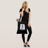 Freaky Bold Typografie Schwarz-Weiß-Design Tasche (Am Model)
