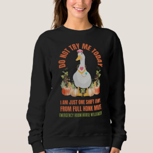 Freche Gans: PROBIER ES HEUTE NICHT MIT MIR Nurse Sweatshirt