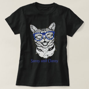 Freche Tabby-Katze Blaue Brille Skizze Kunst T-Shirt