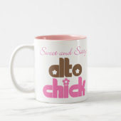 Freches Alt-Küken Zweifarbige Tasse (Links)