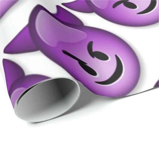 Freches Emoji stellen gegenüber Geschenkpapier (Rolleneckpunkt)