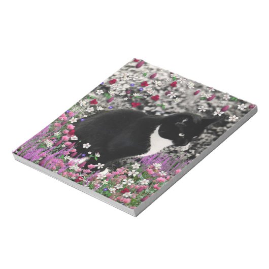 Freckles in Blume II - Tuxedo Kitty Cat Notizblock (Rotiert)