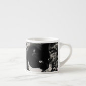Freckles in den Blumen II - Tuxedokitty-Katze Espressotasse (Rechts)
