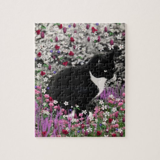 Freckles in den Blumen II - Tuxedokitty-Katze Puzzle (Vertikal)