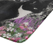 Freckles in den Blumen II, Tuxedokitty-Katze Schneidebrett (Ecke)
