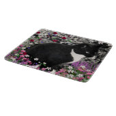 Freckles in den Blumen II, Tuxedokitty-Katze Schneidebrett (Ecke)
