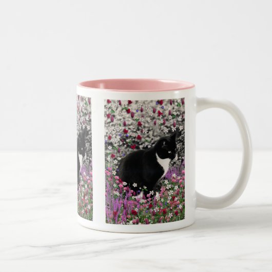 Freckles in den Blumen II - Tuxedokitty-Katze Zweifarbige Tasse (Rechts)