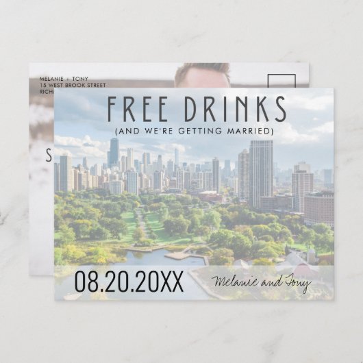 Free Drinks Chicago Skyline Wedding Save the Date Ankündigungspostkarte (Vorne/Hinten)
