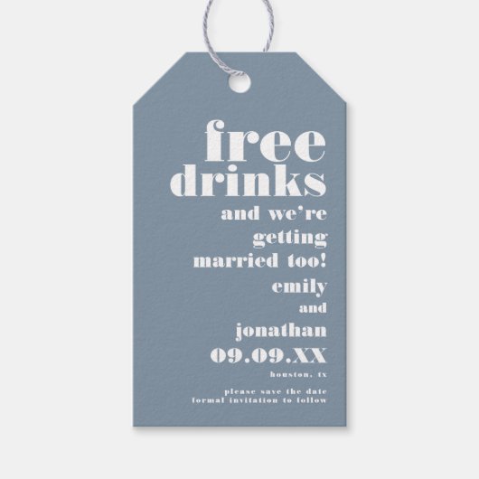 Free Drinks Getting Married Blue Save the Date Geschenkanhänger (Vorderseite)